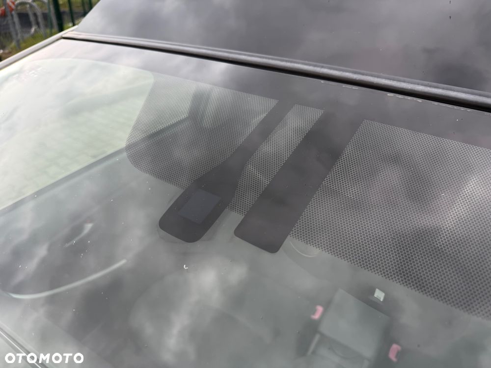 Toyota Prius 1.8 HSD Premium - 35