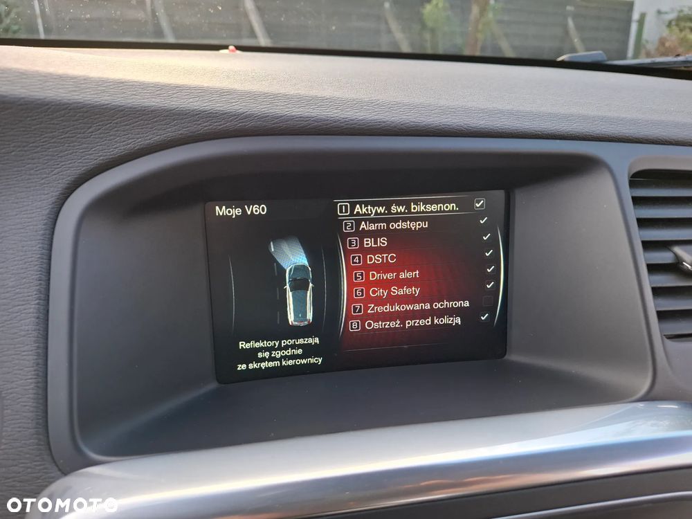 Volvo V60 D6 AWD Plug-in Hybrid R-Design Summum - 6