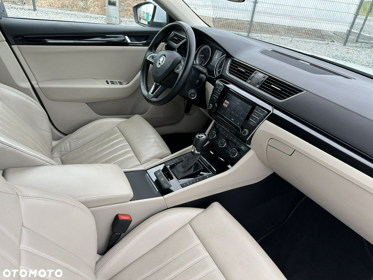 Skoda Superb Combi 2.0 TDI DSG L&K - 38