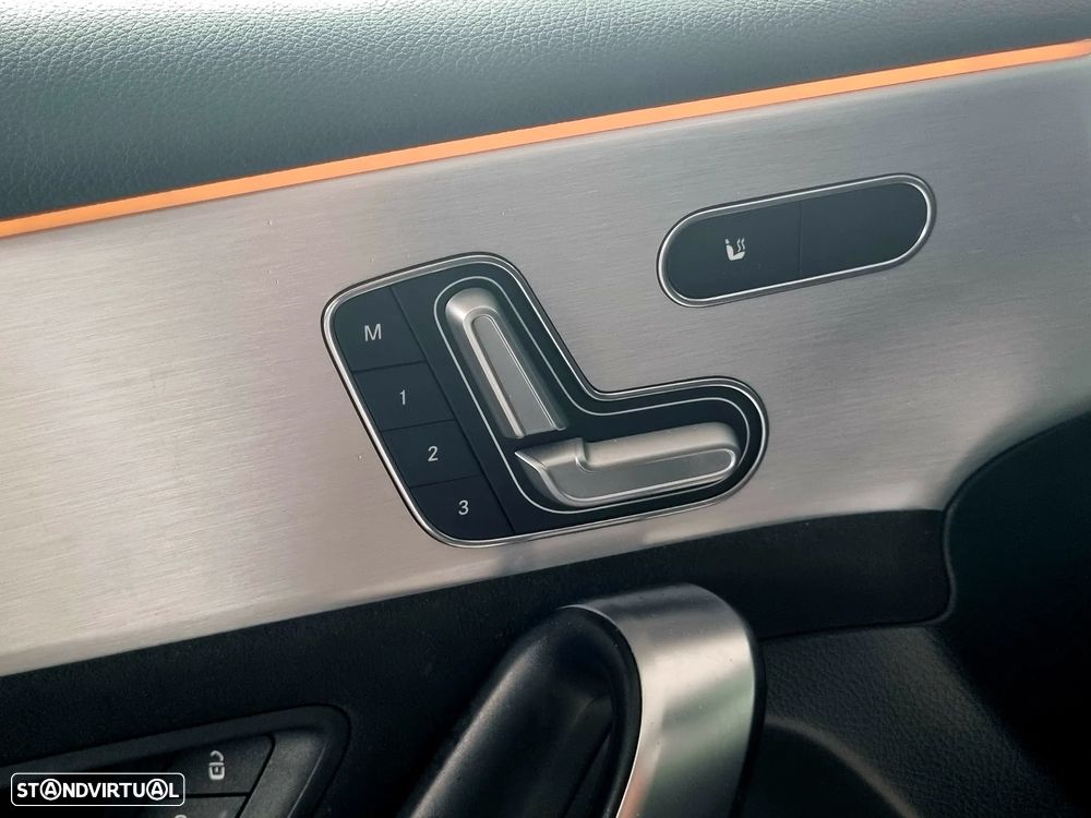 Mercedes-Benz A 250 Limousine e AMG Line - 12