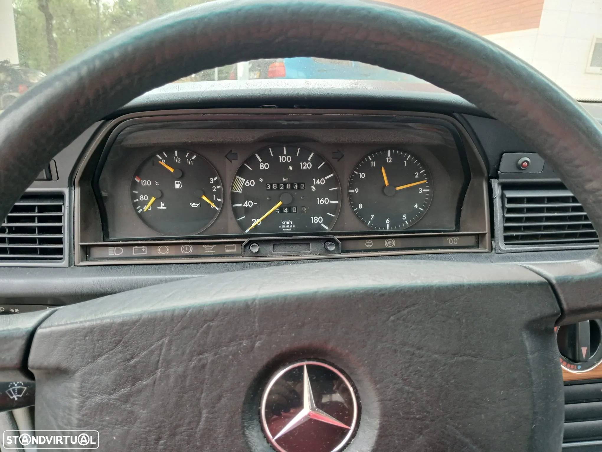 Mercedes-Benz 190 D 2.0 - 9