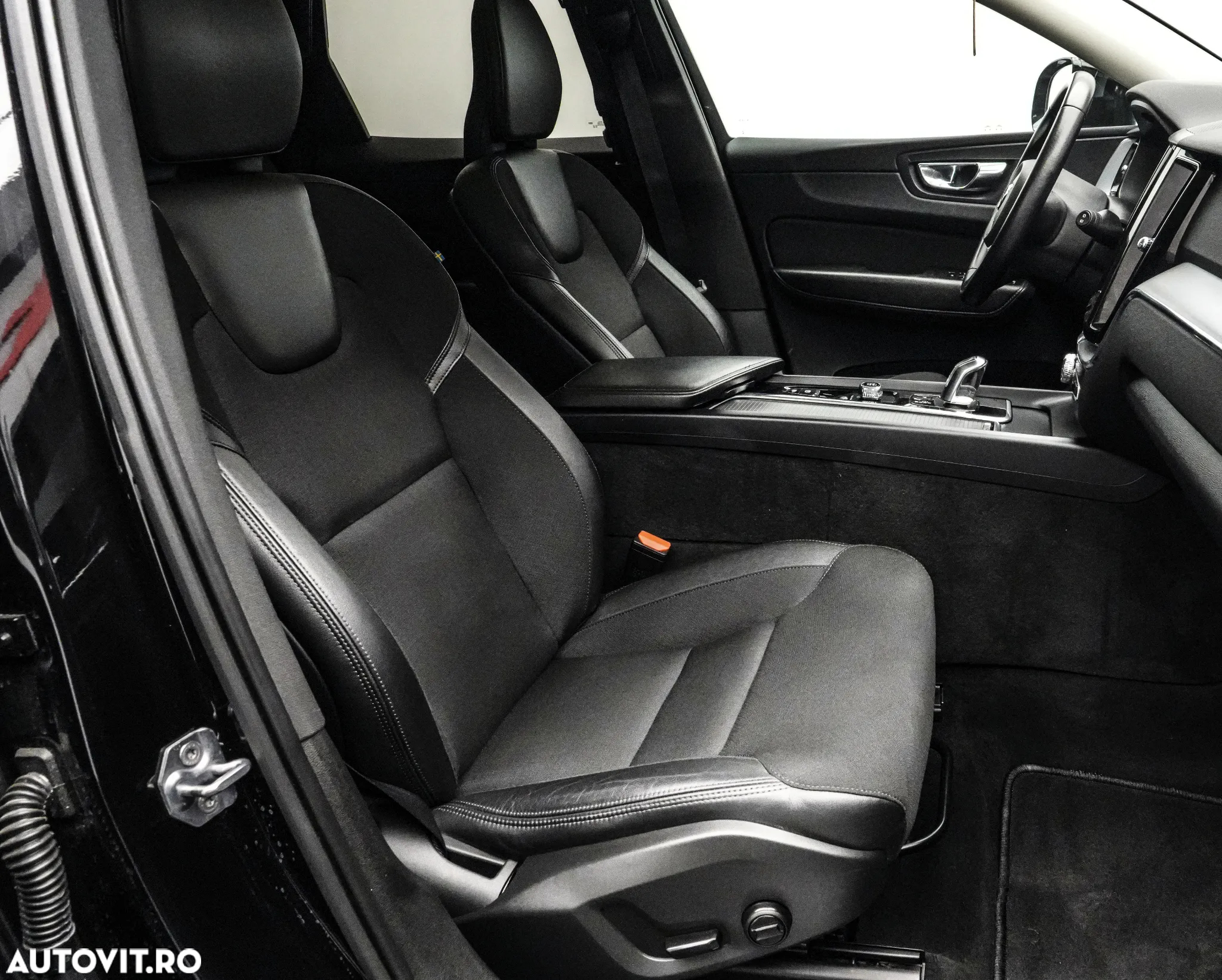 Volvo XC 60 T8 Twin Engine AWD Momentum Pro - 15