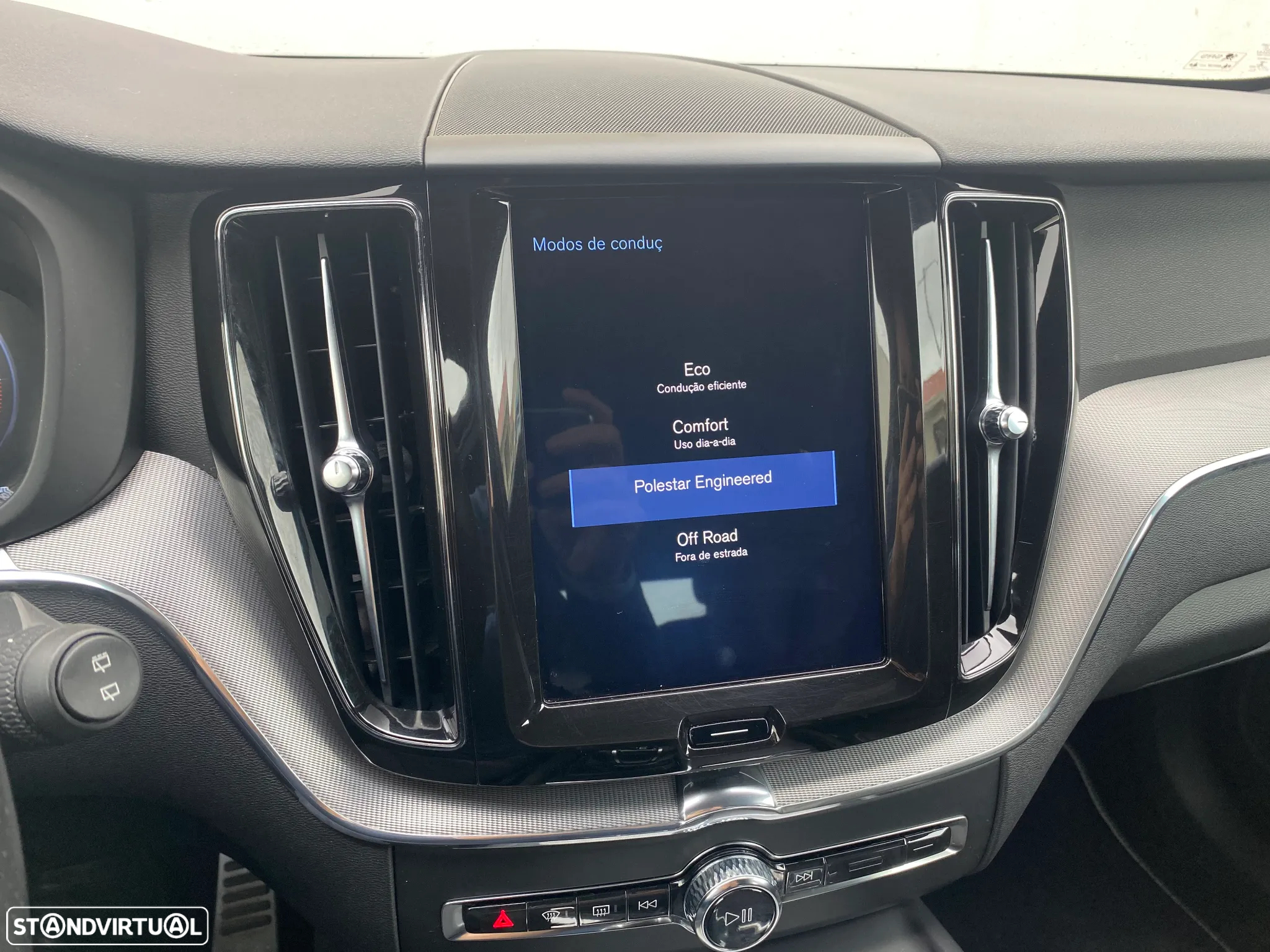 Volvo XC 60 2.0 D4 R-Design Geartronic - 8