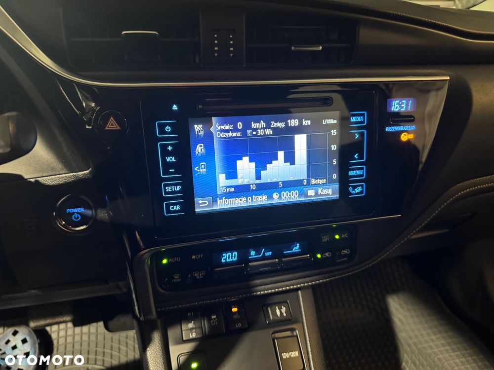 Toyota Auris 1.8 HSD Luna - 11