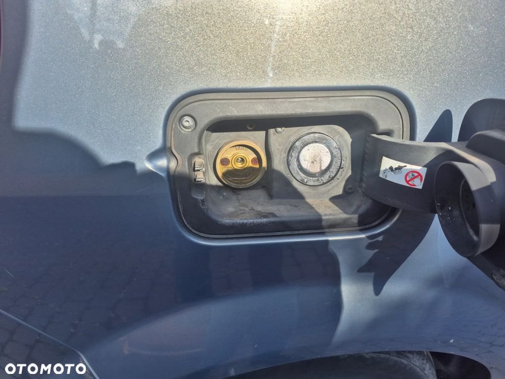 Renault Scenic 1.6 16V Confort Expression - 9