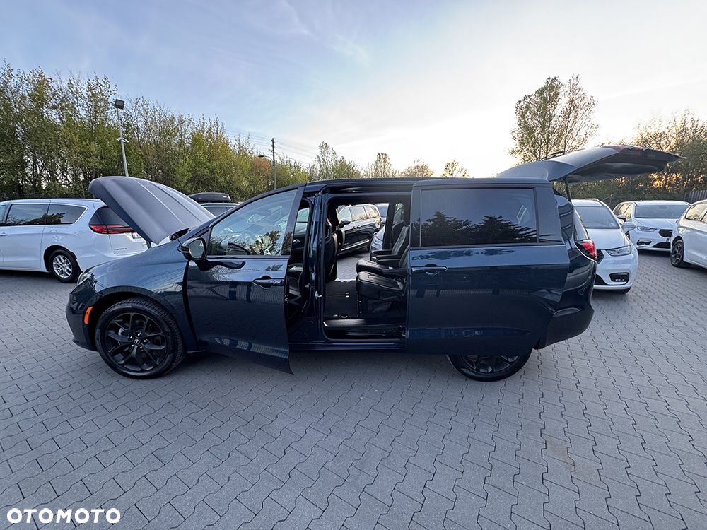 Chrysler Pacifica - 8