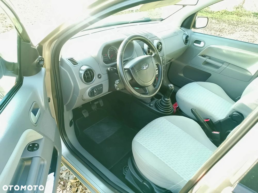 Ford Fusion 1.4 + - 7