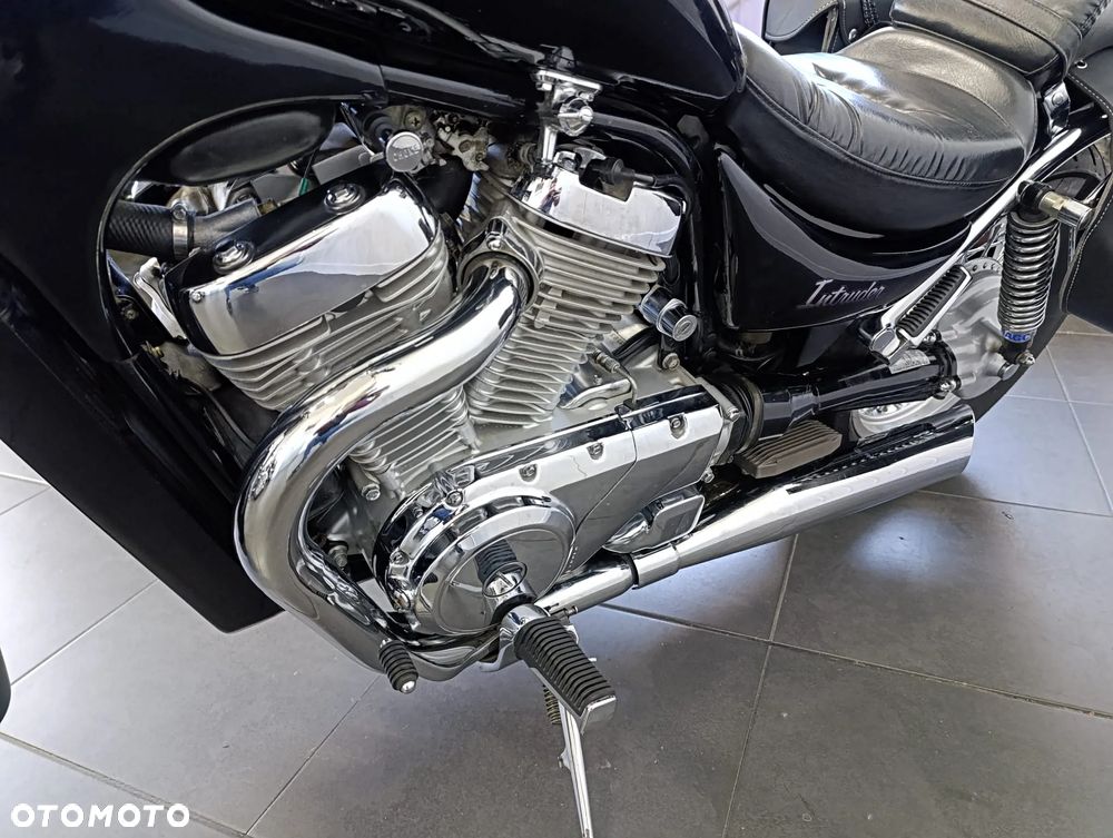Suzuki Intruder - 9