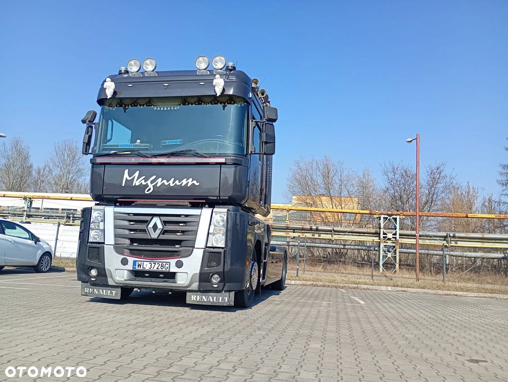 Renault MAGNUM - 1