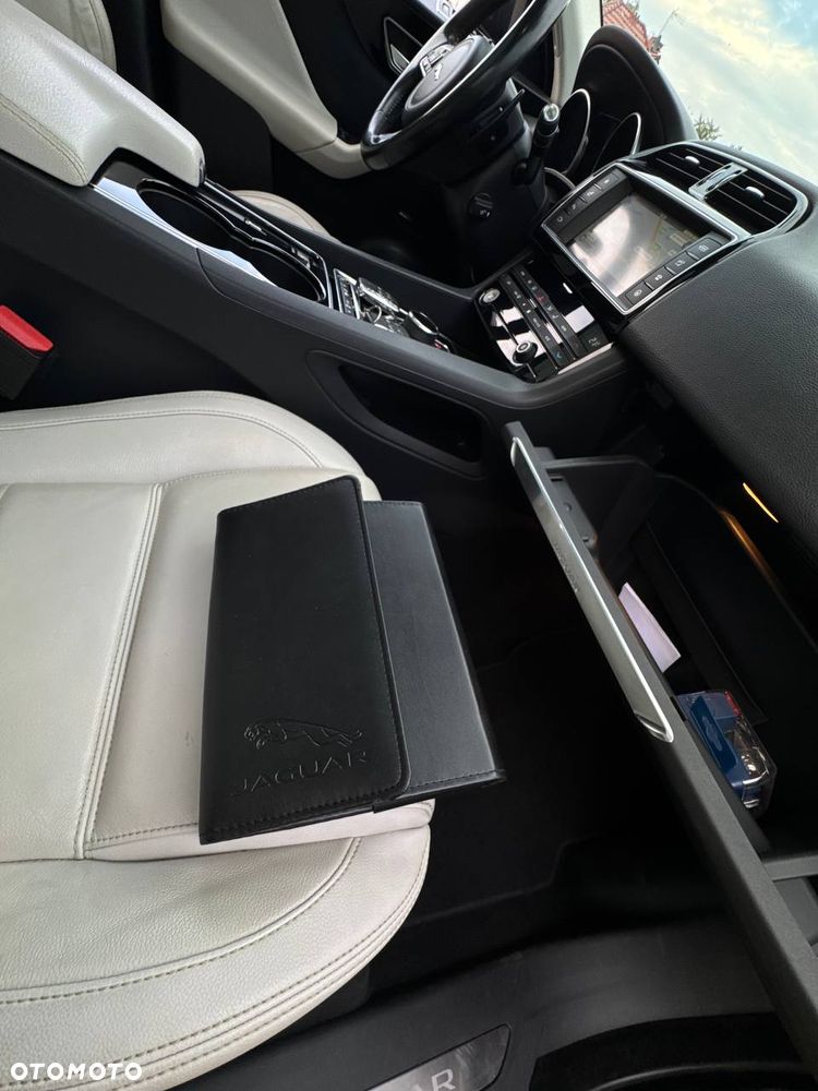 Jaguar F-Pace 2.0 i4D AWD R-Sport - 12
