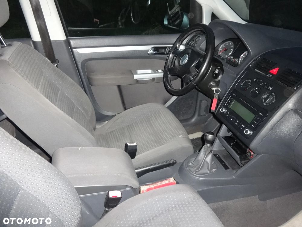 Volkswagen Touran 1.6 FSI Trendline - 9