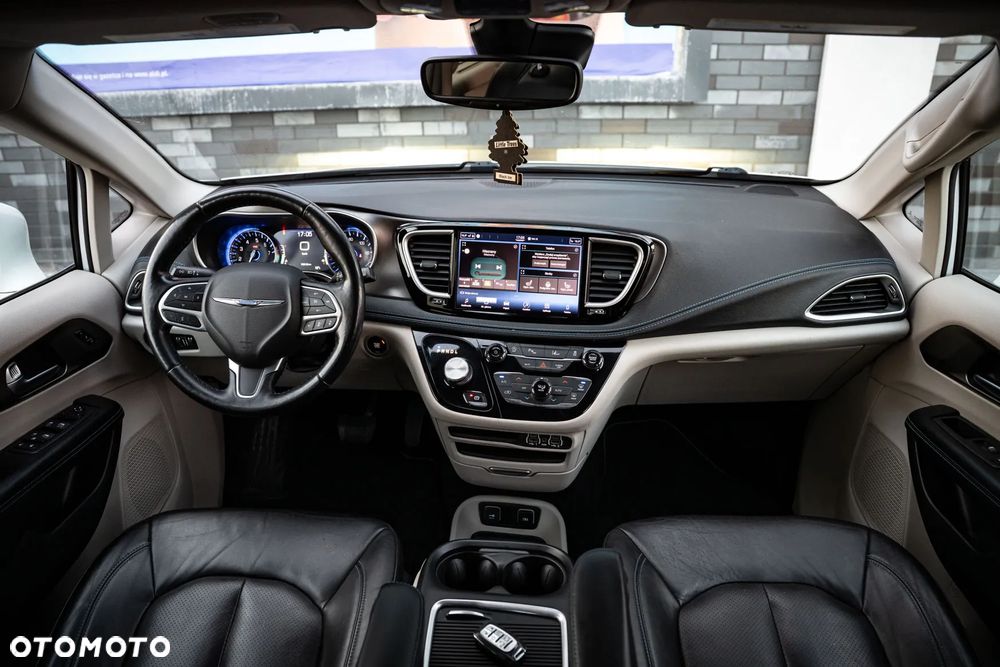 Chrysler Pacifica - 9