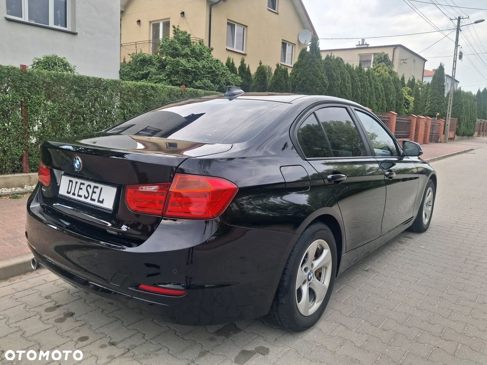 BMW Seria 3 318d Sport Line - 12