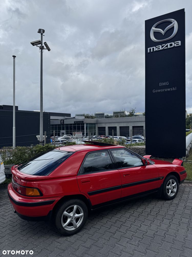 Mazda 323F - 12