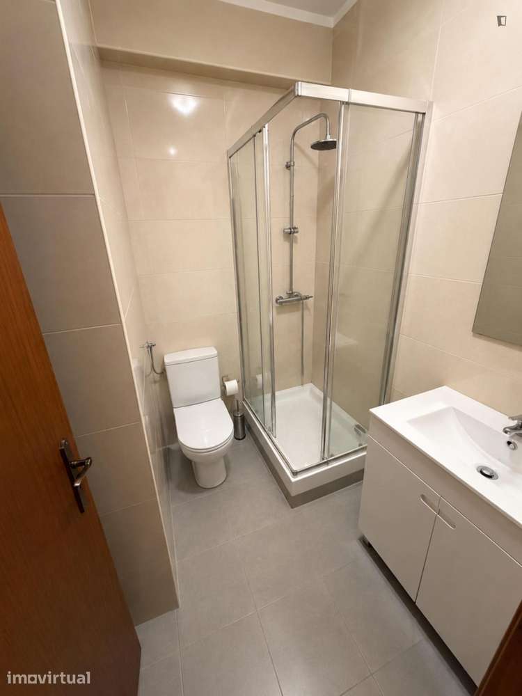 Quarto - localizado em Lisbon - Grande imagem: 4/7