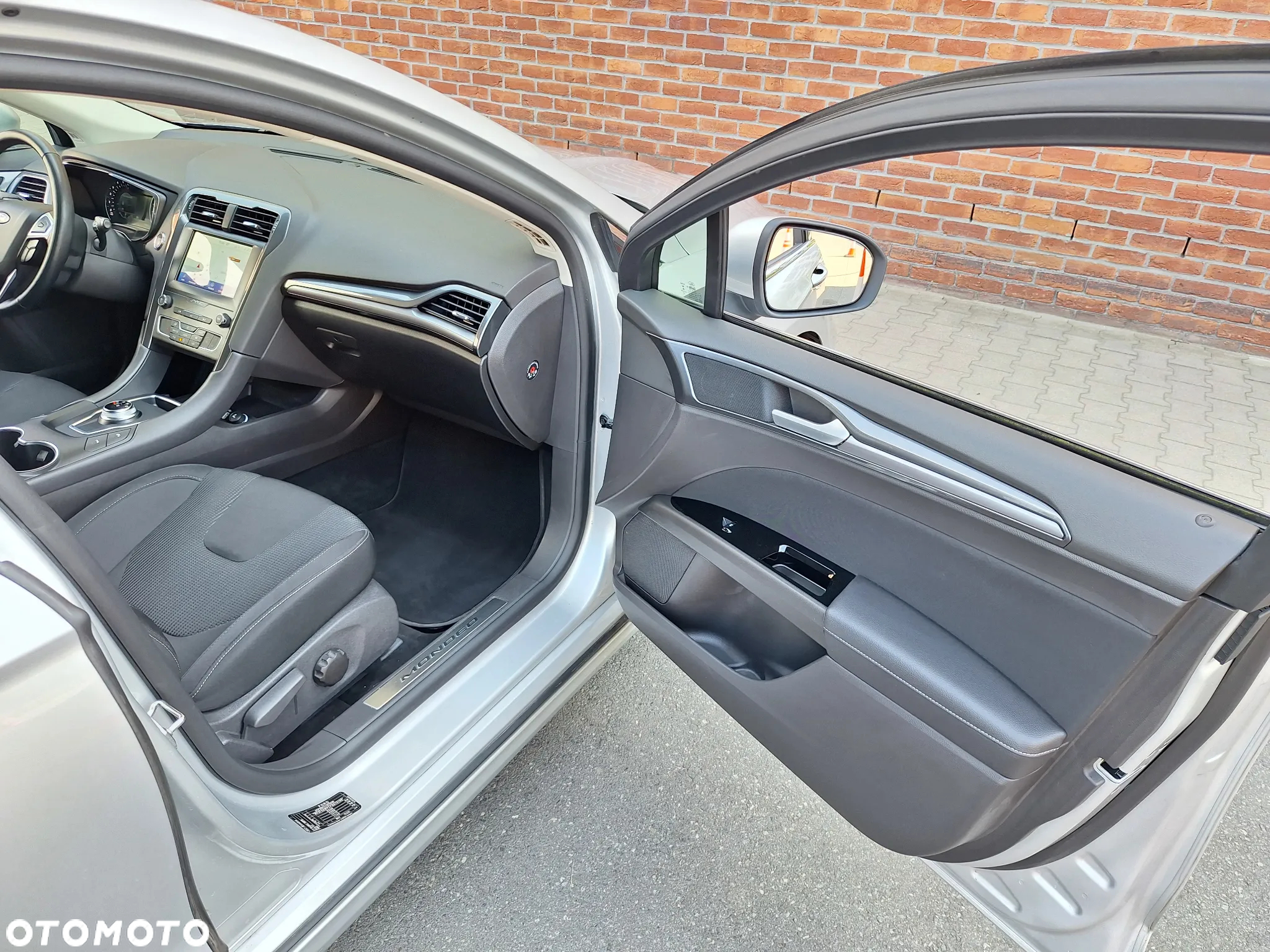 Ford Mondeo 2.0 EcoBlue Titanium - 24