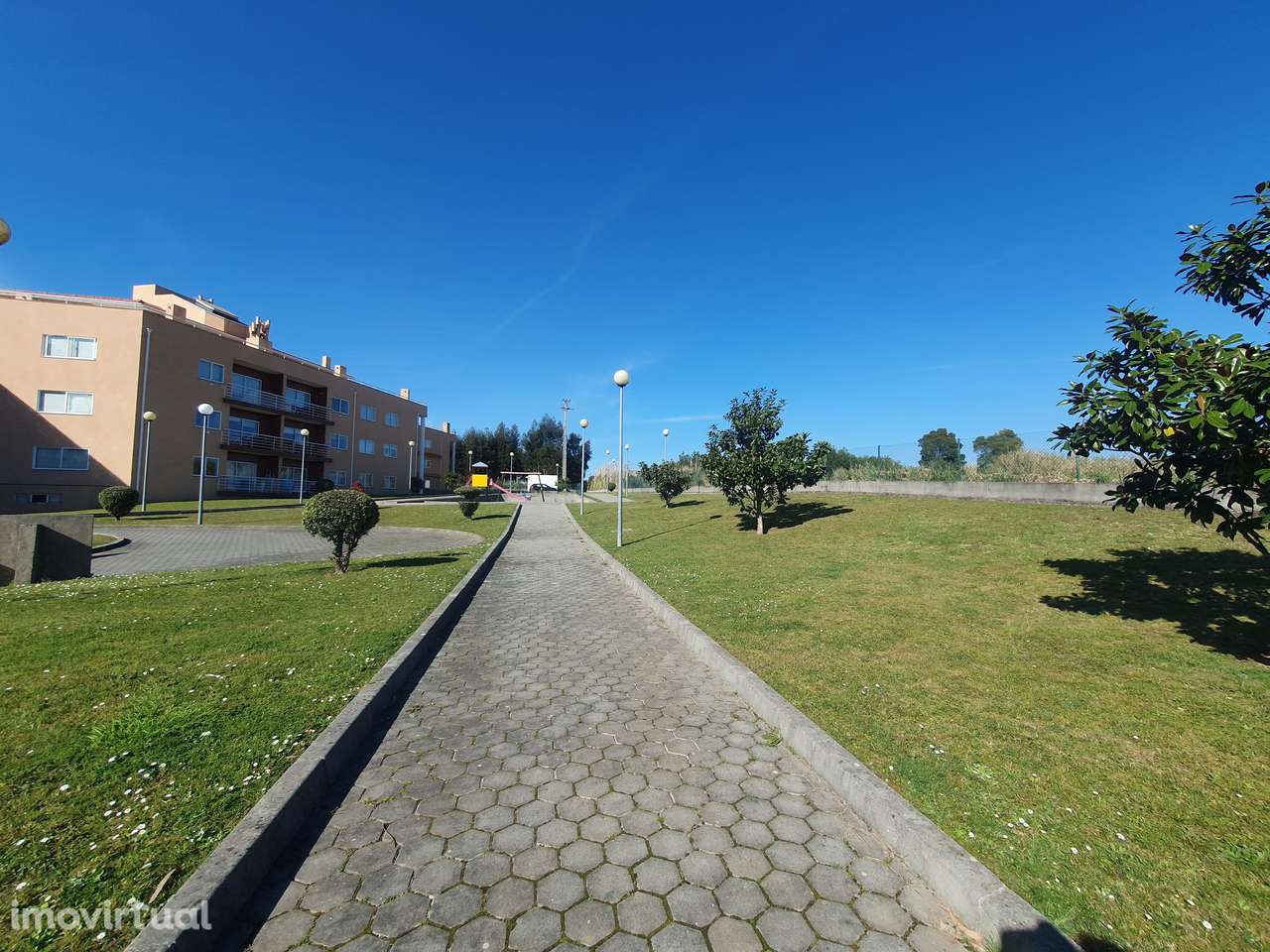 Apartamento T2 em Canelas com Varanda e Garagem - Oportunidade Única - Grande imagem: 4/5