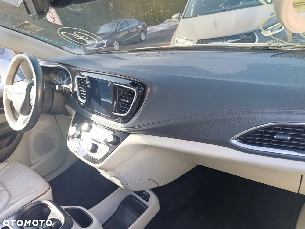 Chrysler Pacifica - 7