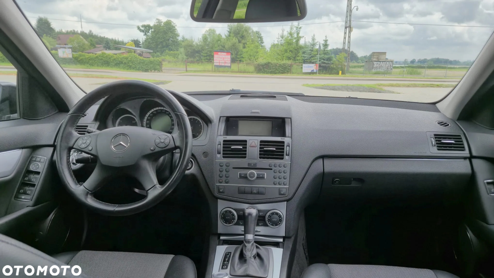 Mercedes-Benz Klasa C 180 T CGI Automatik BlueEFFICIENCY Avantgarde - 16