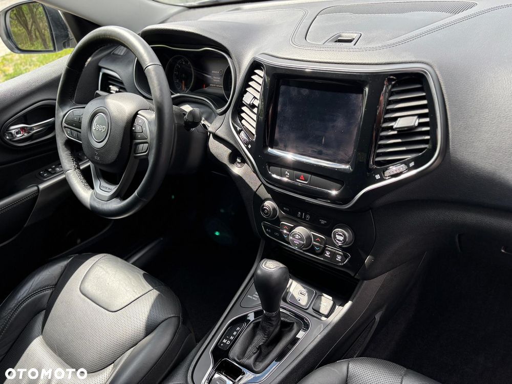 Jeep Cherokee - 29
