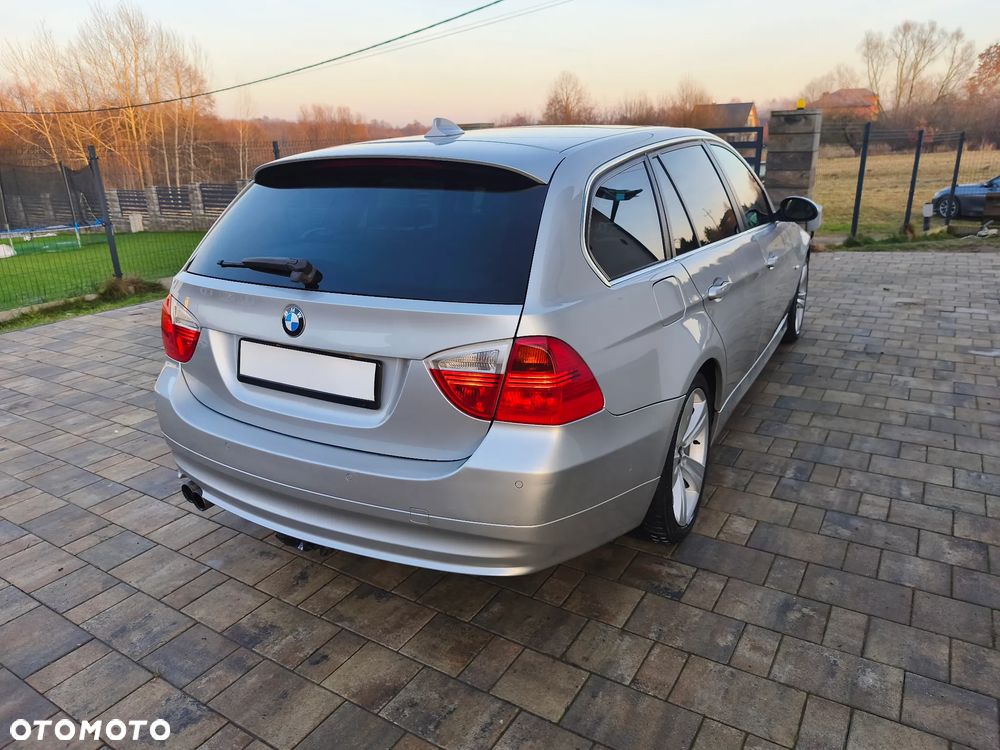 BMW Seria 3 330i - 8