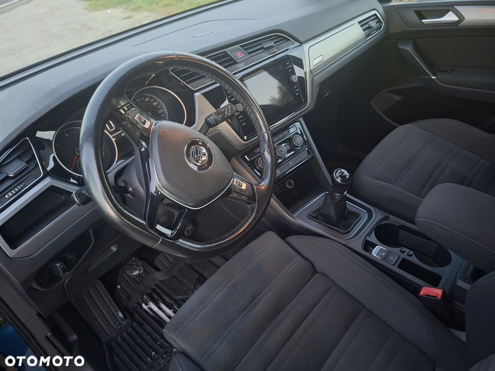 Volkswagen Touran - 14
