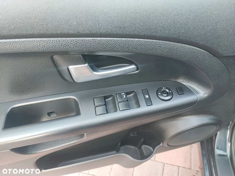 Kia Venga 1.4 CRDi 90 Vision - 17