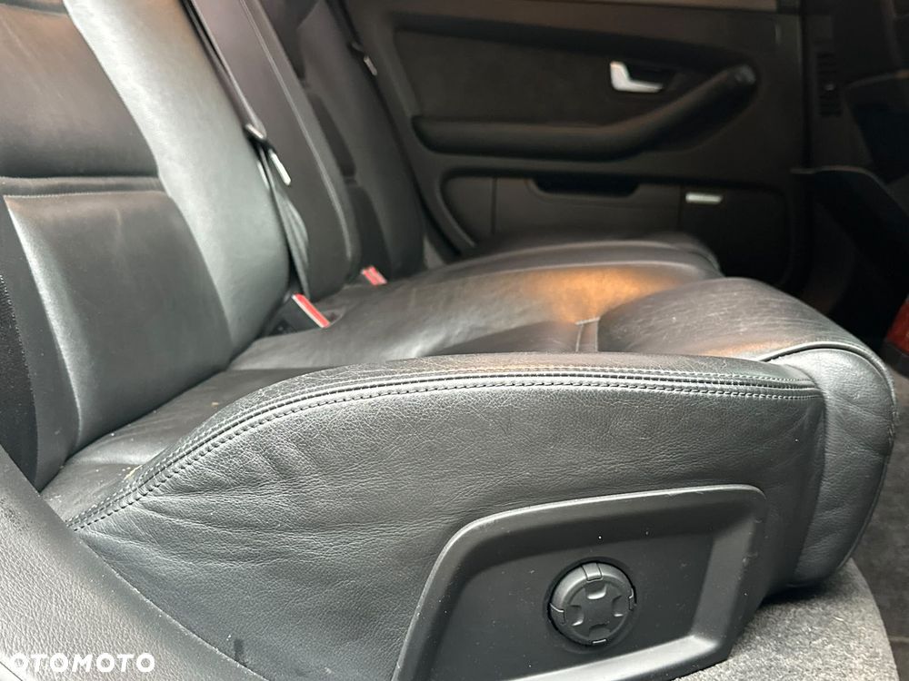 Audi A8 4.2 Quattro - 15