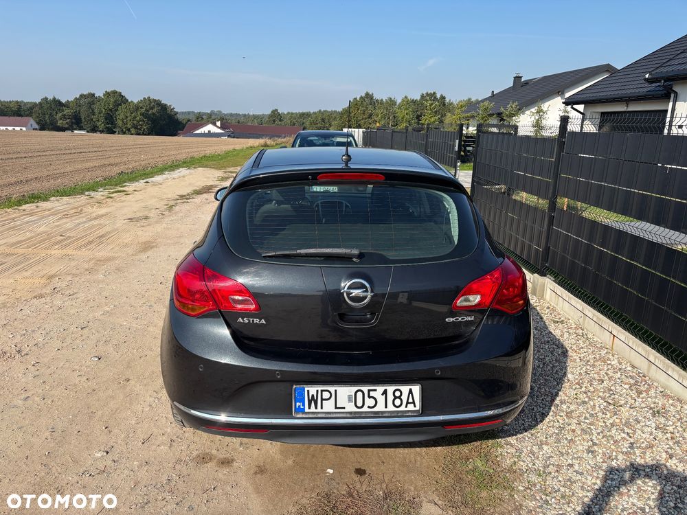 Opel Astra 2013 photo 4