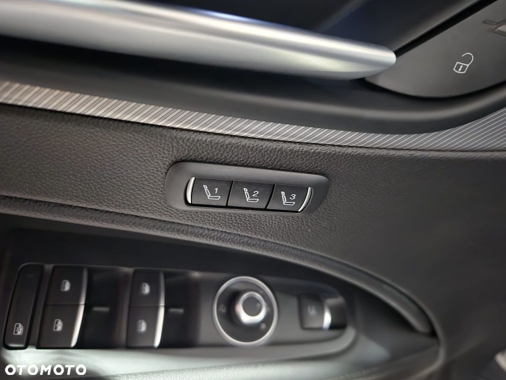 Alfa Romeo Stelvio - 16