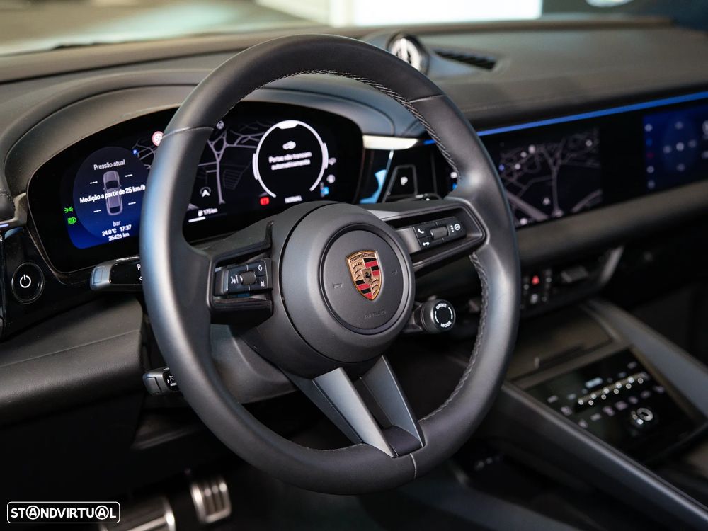 Porsche Macan Electric 4 - 17