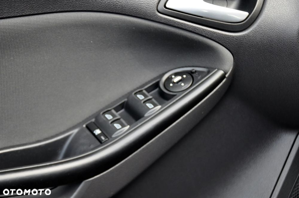 Ford Focus 1.6 EcoBoost Titanium - 38