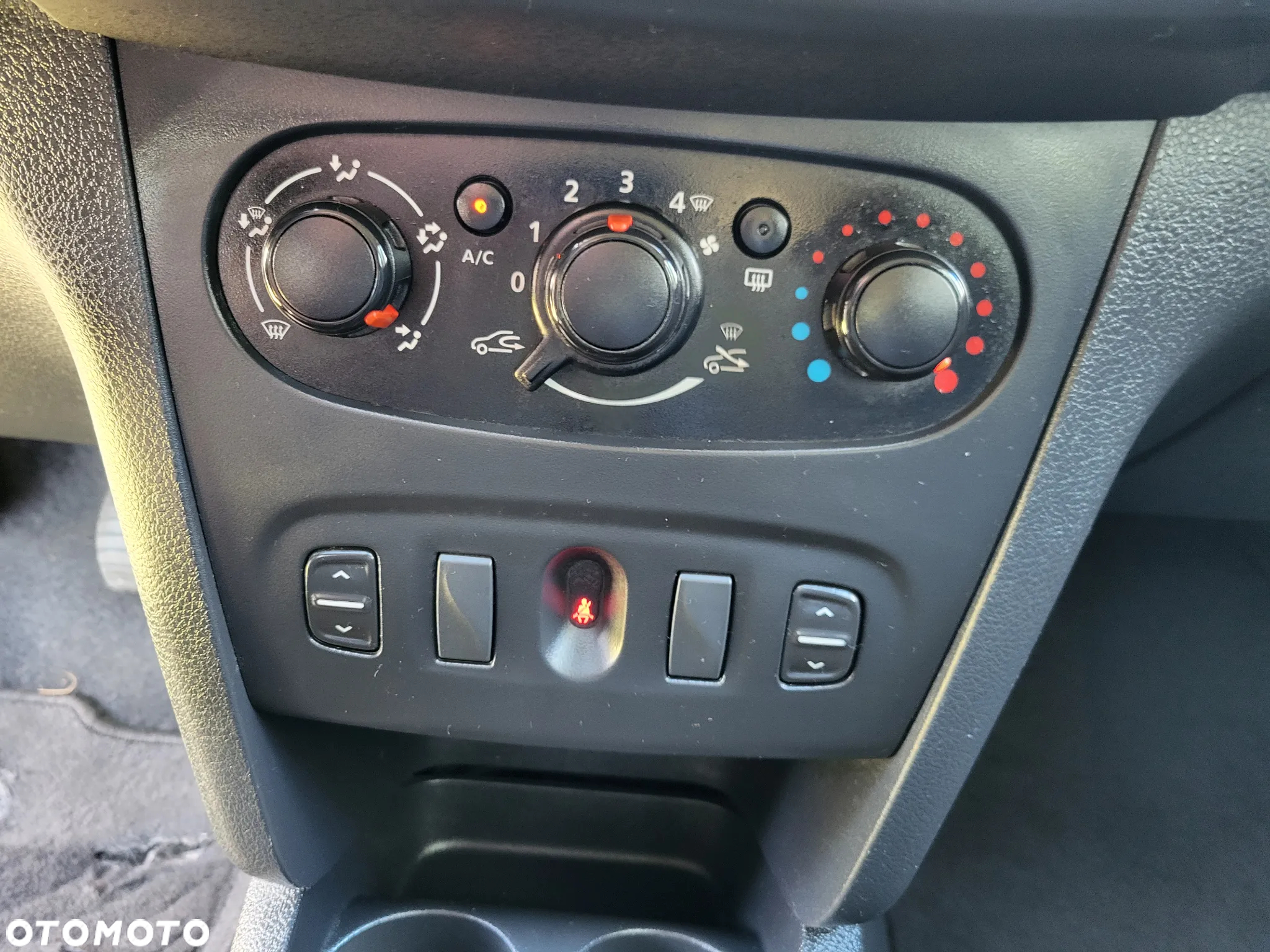 Dacia Sandero 1.2 16V 75 Ambiance - 23