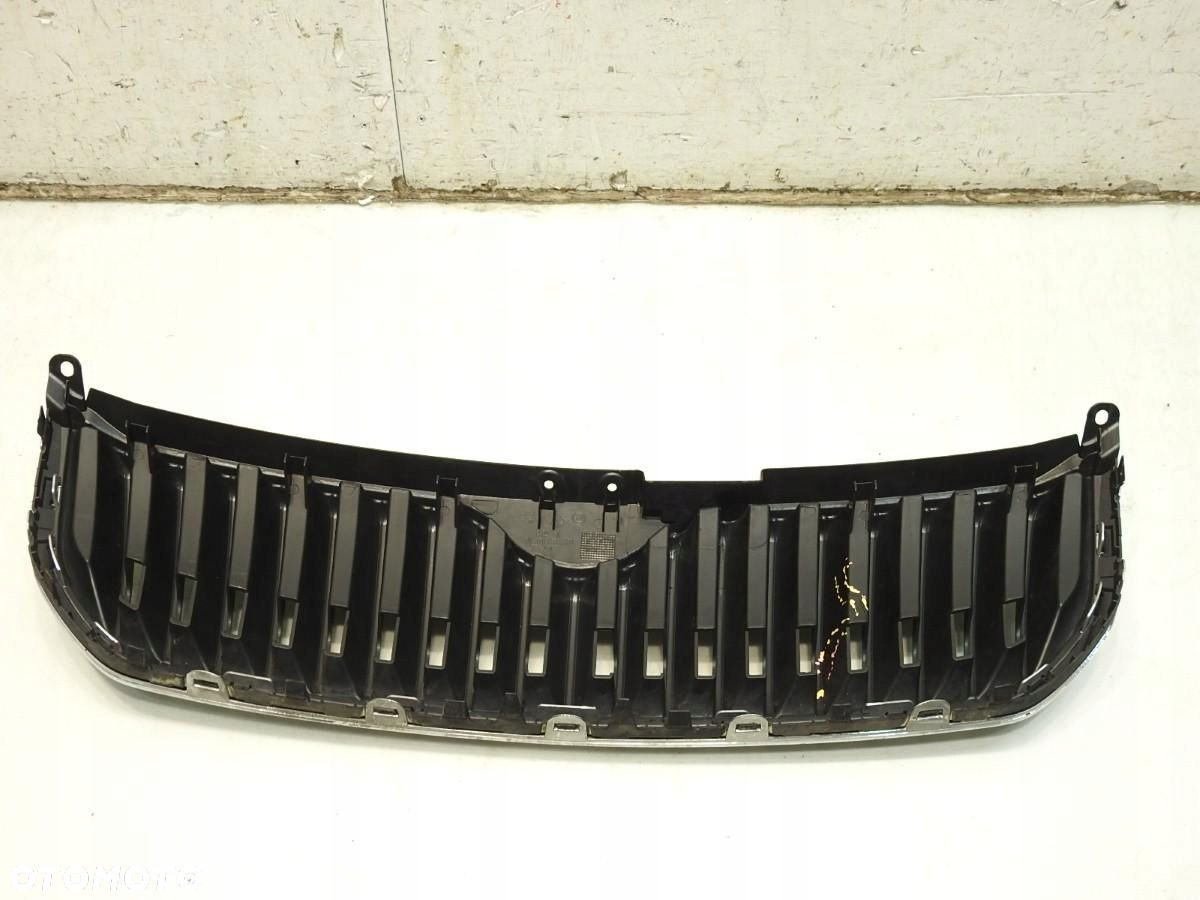 GRILL ATRAPA SKODA SUPERB II 3T0853668A - 4