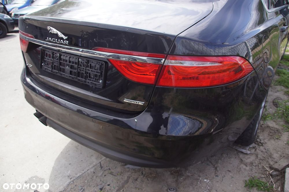 Auto na części 692106889 Jaguar XF X260 2017 2.0 d aj200 204DTA 180 km skrzynia ZF 8HP45 Santorini Black drzwi prawe błotnik lampa grill silnik skrzynia biegów klapa fotele lampy dpf  szyba lusterko deska wybierak pokrętło selektor skup aut - 8