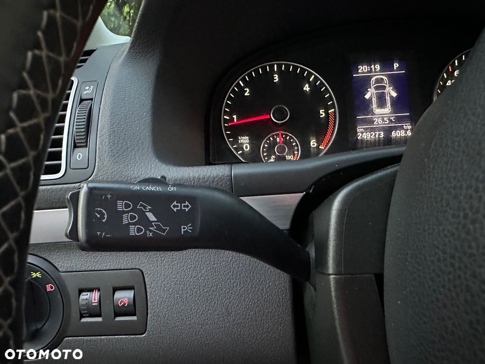 Volkswagen Touran 2.0 TDI DPF DSG Cup - 23