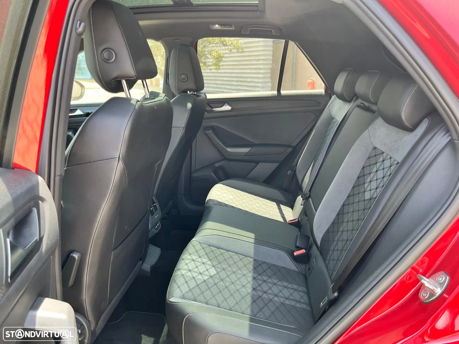 VW T-Roc 2.0 TDI R-Line DSG - 11