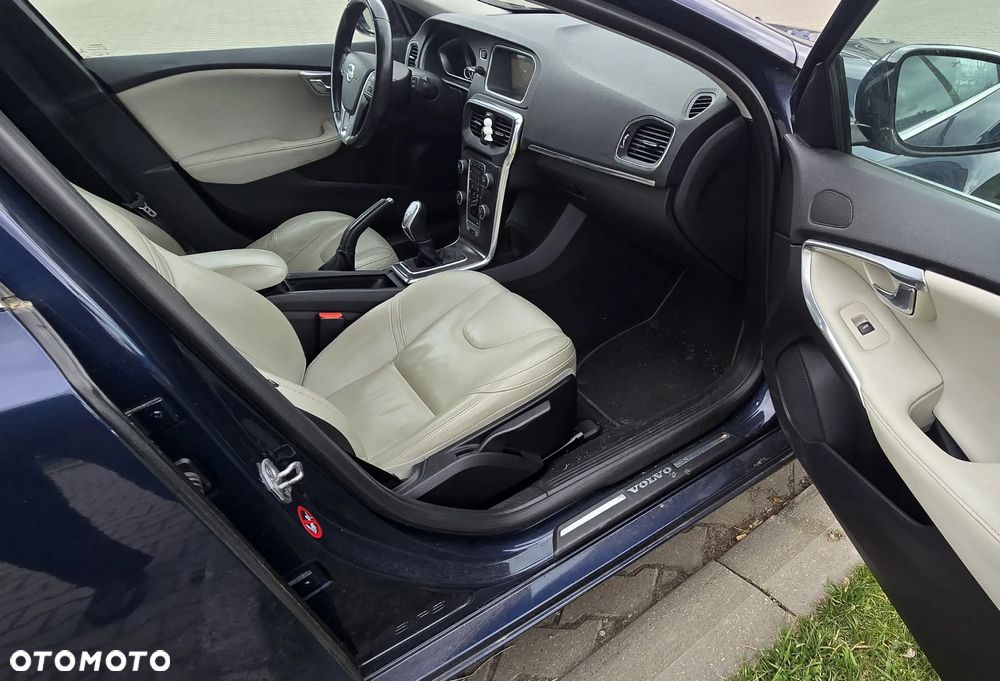 Volvo V40 - 25