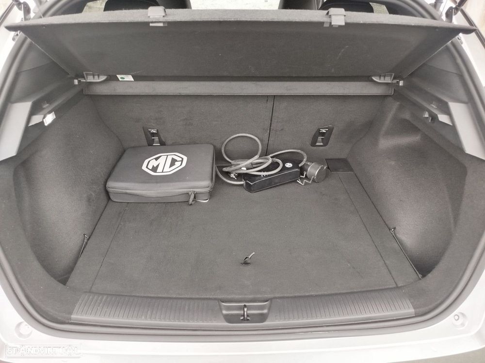 MG MG4 64 kWh Luxury - 44