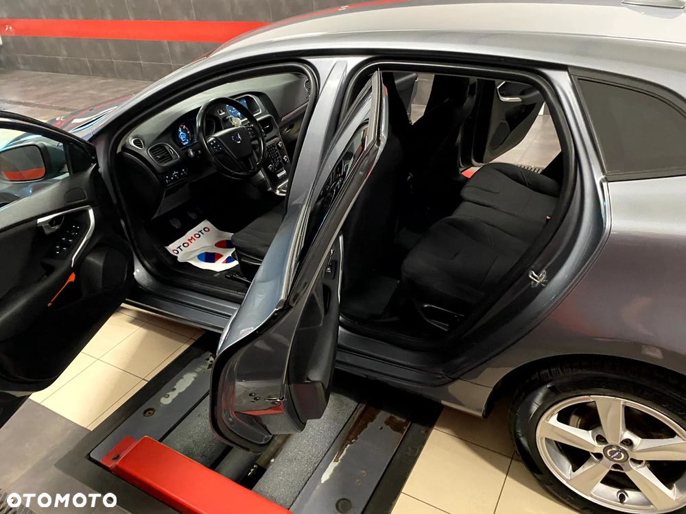 Volvo V40 D3 Summum - 16