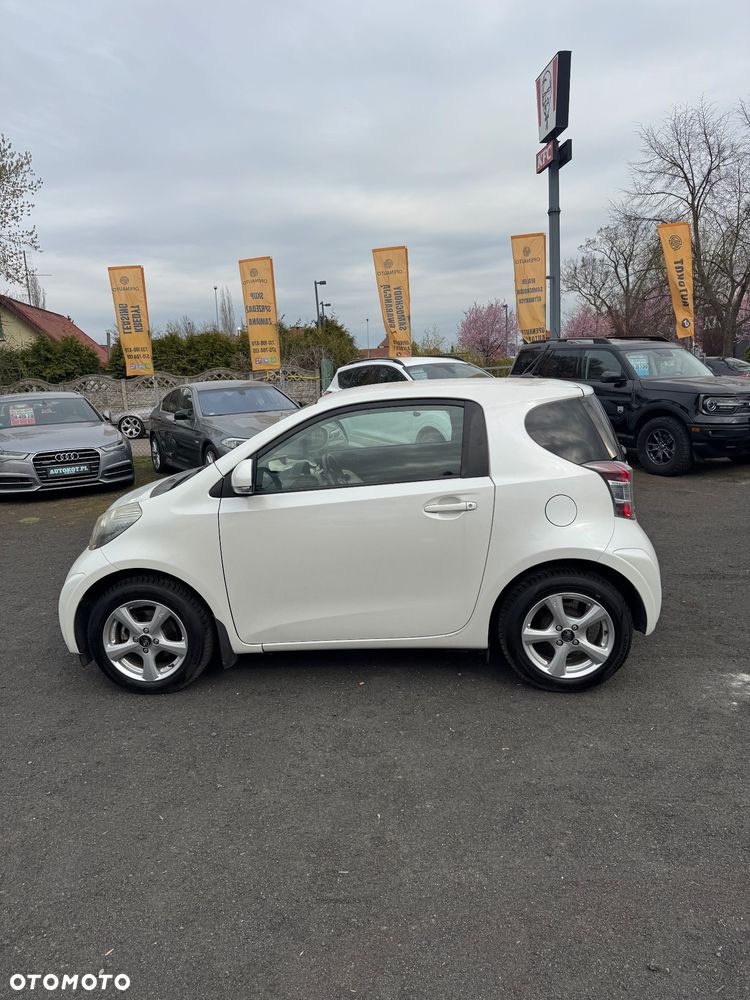Toyota iQ 1.0 Multidrive + - 8