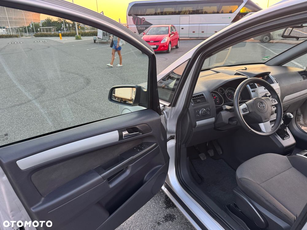 Opel Zafira - 9