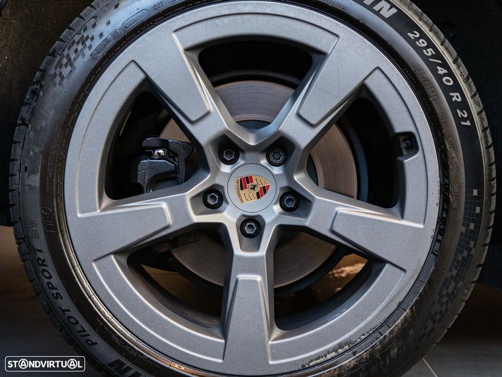 Porsche Macan Electric 4 - 17