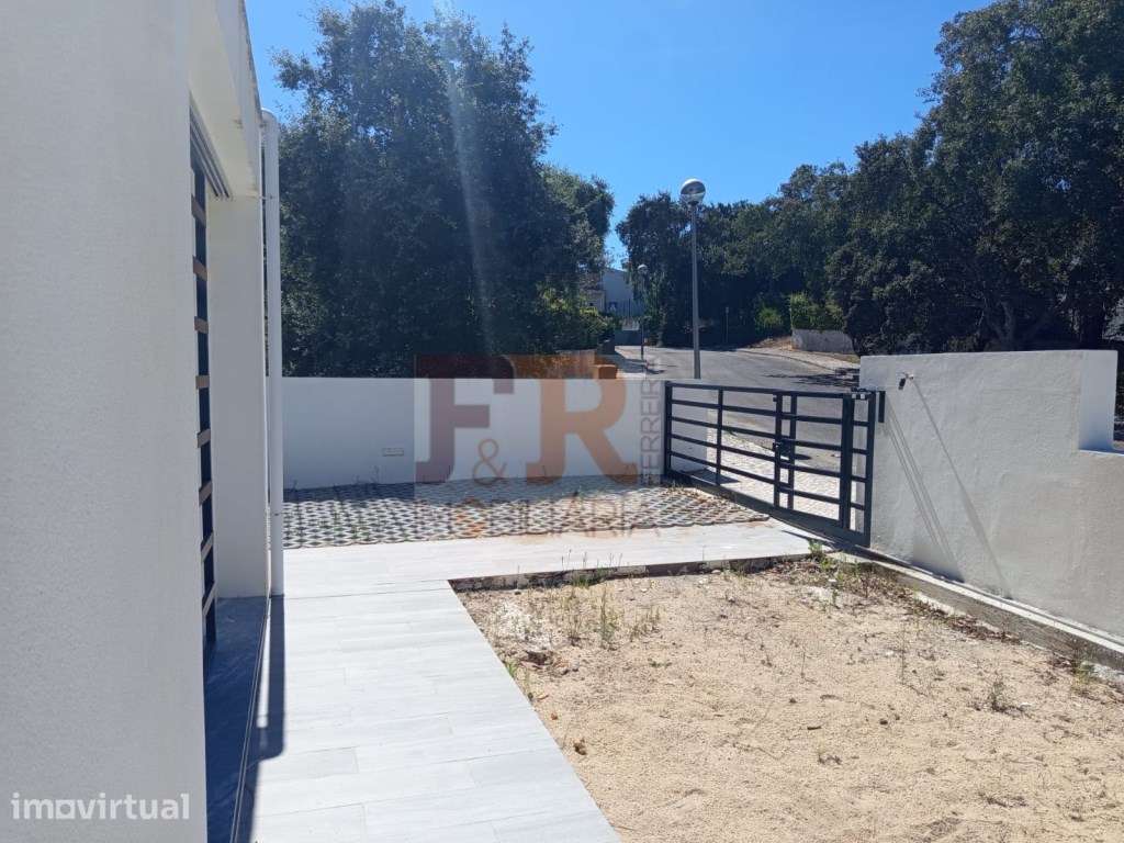 Moradia Duplex T3 com Parqueamento e Piscina , Sesimbra - Grande imagem: 5/49