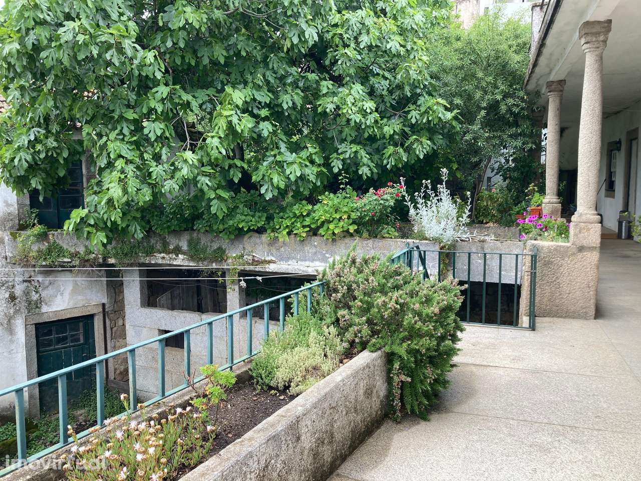 Moradia T8 Tipo Casa Senhorial, Geminada, no Centro Histórico de Pinhe - Grande imagem: 2/54