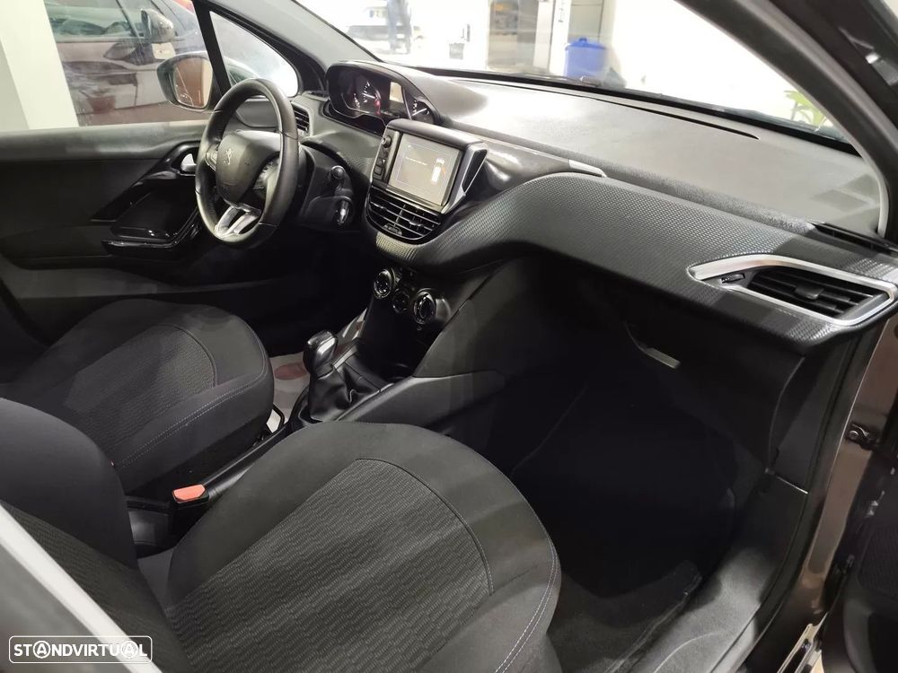 Peugeot 208 1.2 PureTech Signature - 22
