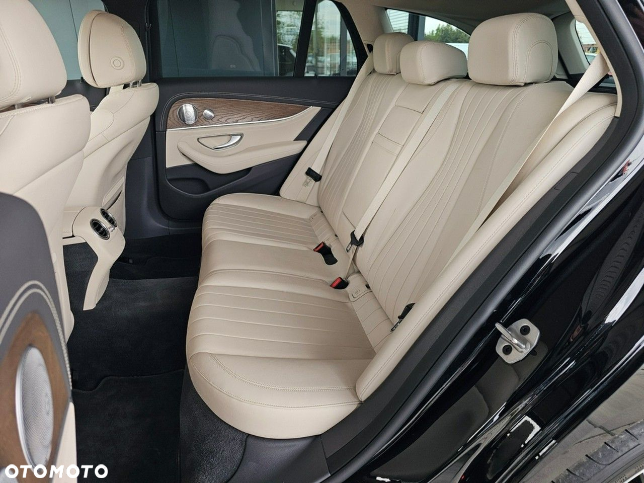 Mercedes-Benz Klasa E - 28