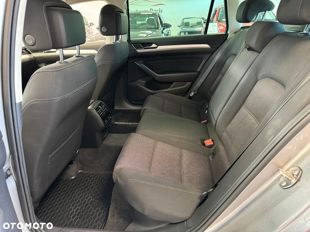 Volkswagen Passat - 7