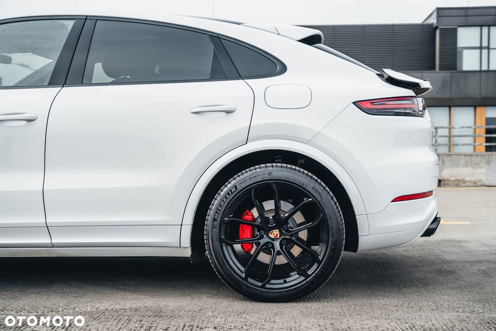 Porsche Cayenne Coupe E-Hybrid - 11