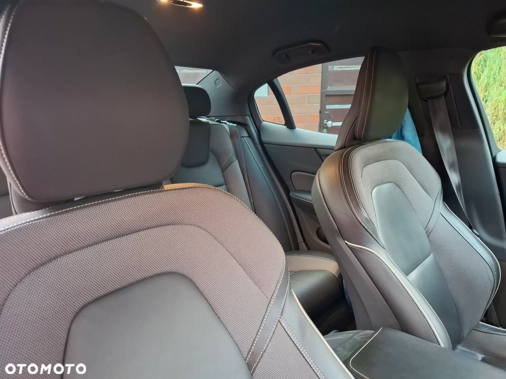 Volvo S60 B5 B AWD R-Design - 17